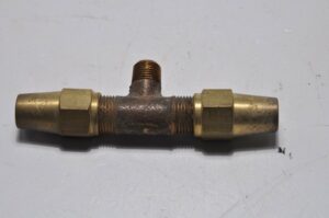 Diamond-T-G509-Fitting-Double-Check-Valve-to-stop-light-switch-WW2-202092532305