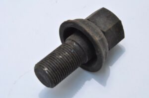 Sherman-tank-G104-Bogie-wheel-Bolt-Set-of-8-A384324-G104-5384323-201861379425-3