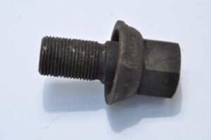 Sherman-tank-G104-Bogie-wheel-Bolt-Set-of-8-A384324-G104-5384323-201861379425-4