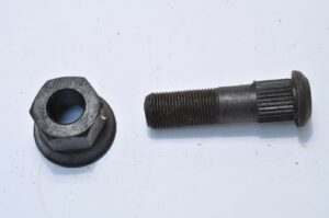 Pershing-Fisher-Tank-G197-G226-Hub-bolt-nut-set-NOS-201861393607-2